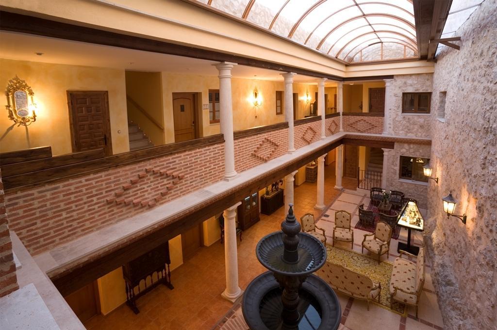 Residencia Real Del Castillo De Curiel Curiel de Duero Kültér fotó