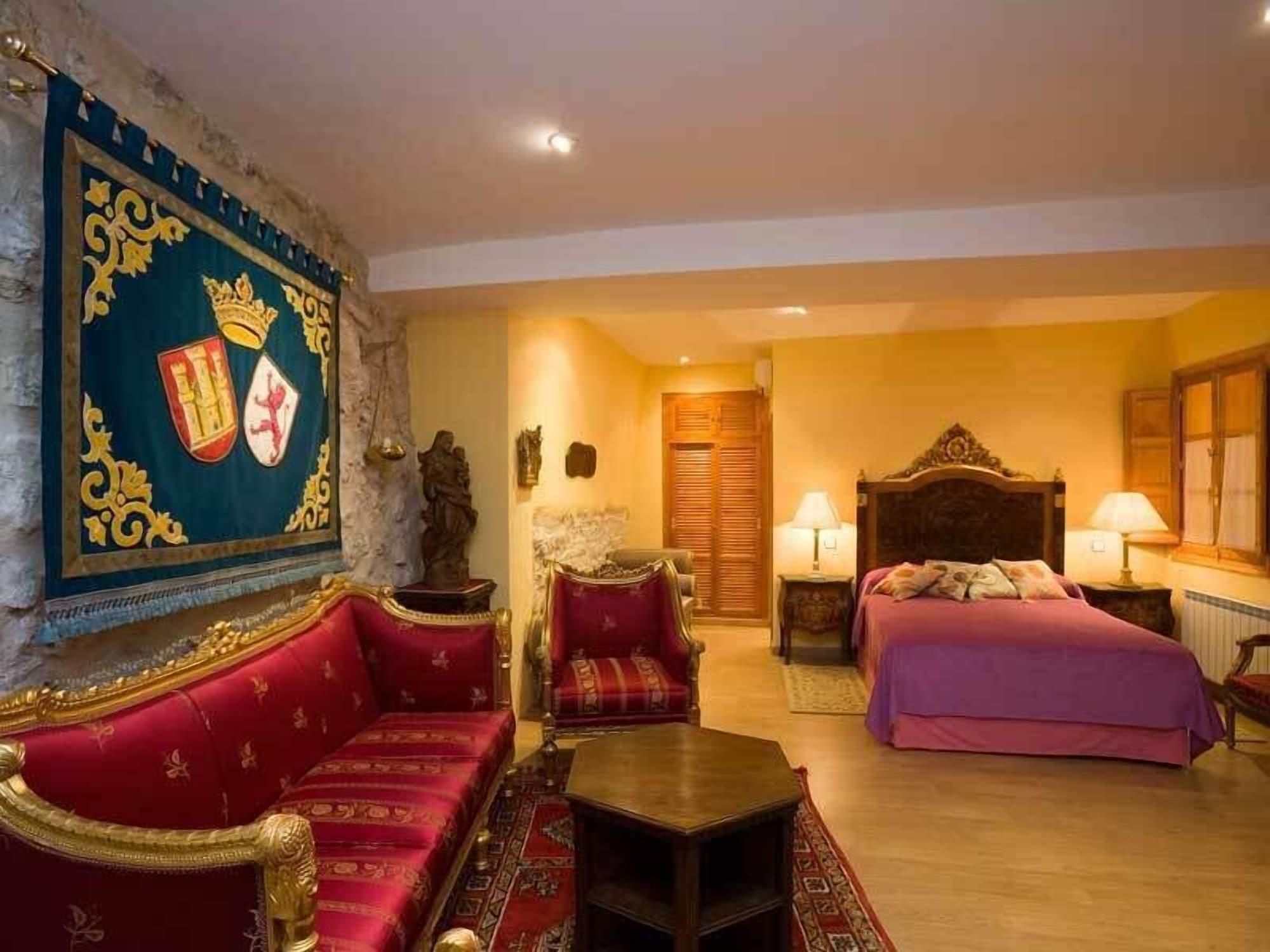 Residencia Real Del Castillo De Curiel Curiel de Duero Kültér fotó