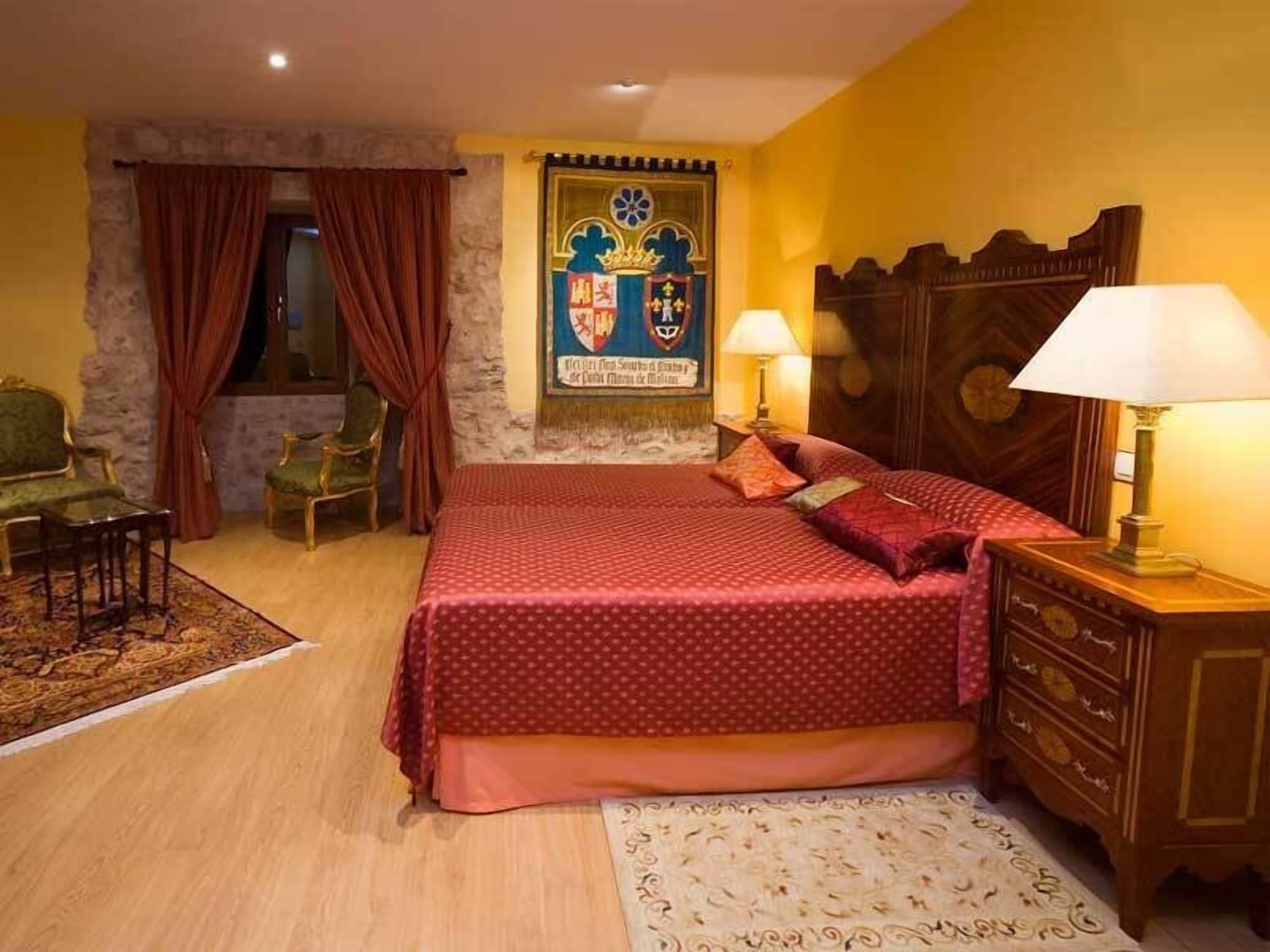 Residencia Real Del Castillo De Curiel Curiel de Duero Kültér fotó