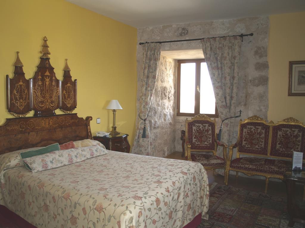 Residencia Real Del Castillo De Curiel Curiel de Duero Kültér fotó
