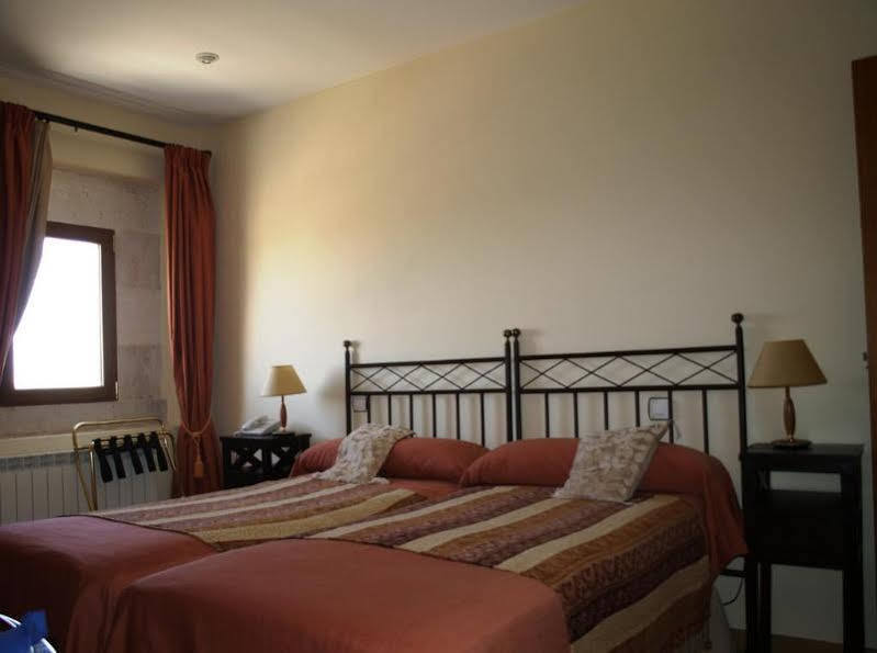 Residencia Real Del Castillo De Curiel Curiel de Duero Kültér fotó